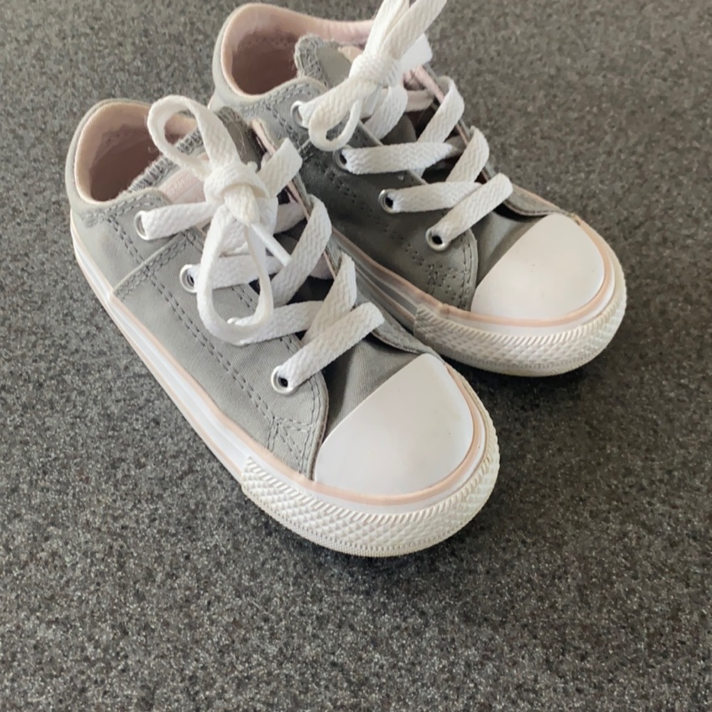 Converse Toddler sneakers size 8